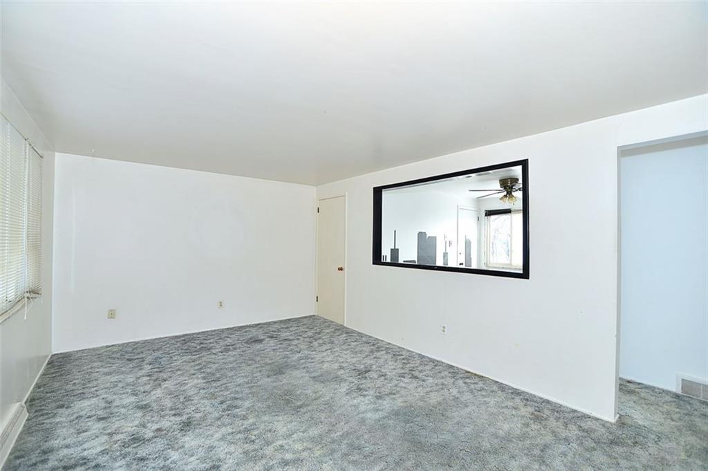 171 William Circle McKees Rocks, PA 15136 - Photo 2 of 14 Living Room