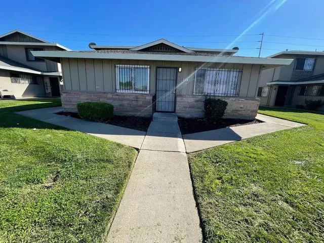 $139,999 | 440 Caribrook Way, Unit 1, Stockton, CA 95207