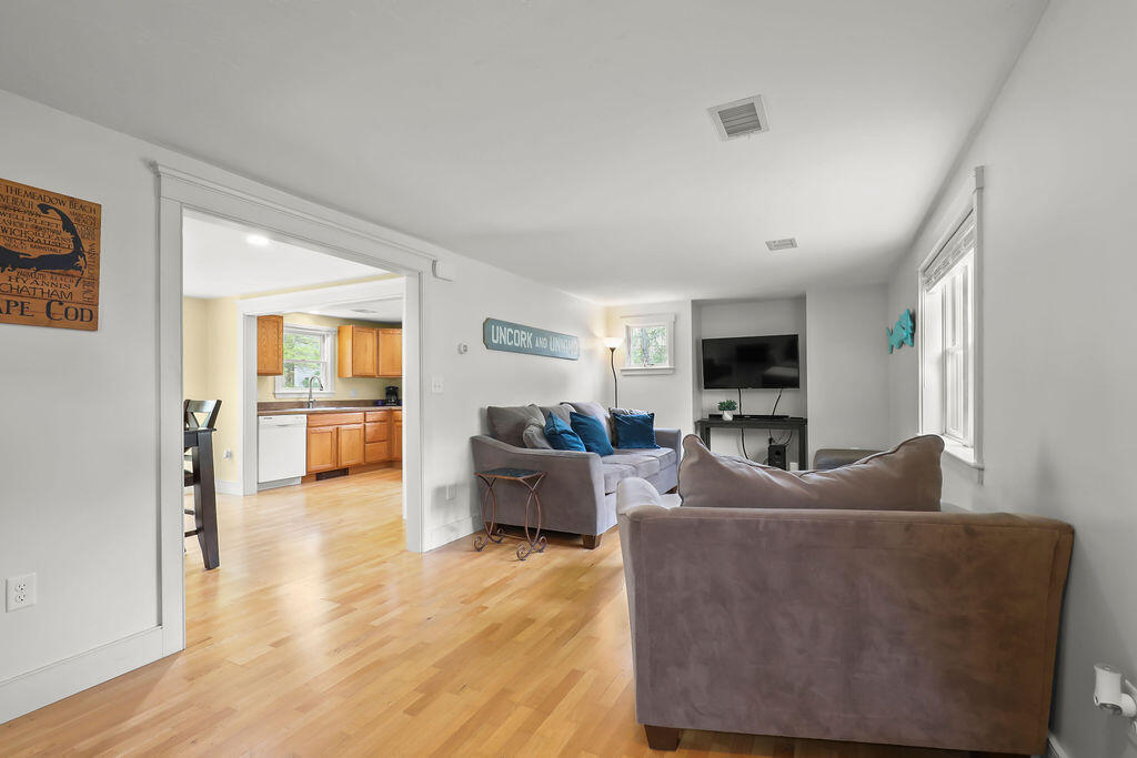 5 Deerfield Road Mashpee, MA 02649 - Photo 6 of 32 IMG_2334