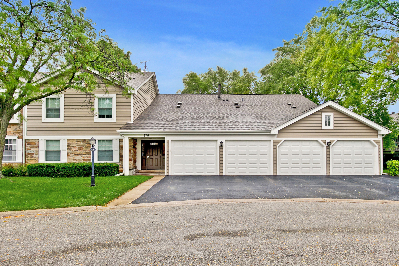 375 Newgate Court, Unit O2 Schaumburg, IL 60193 - Photo 2 of 24