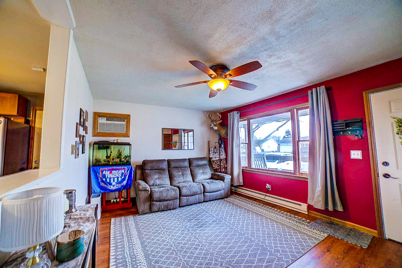 708 Sycamore Street Watseka, IL 60970 - Photo 11 of 25 a living room with furniture and rug