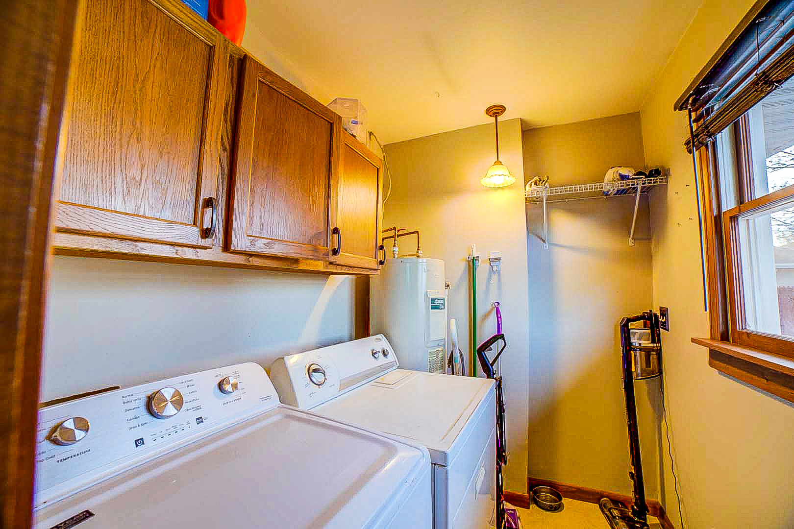 708 Sycamore Street Watseka, IL 60970 - Photo 17 of 25 a view of bathroom