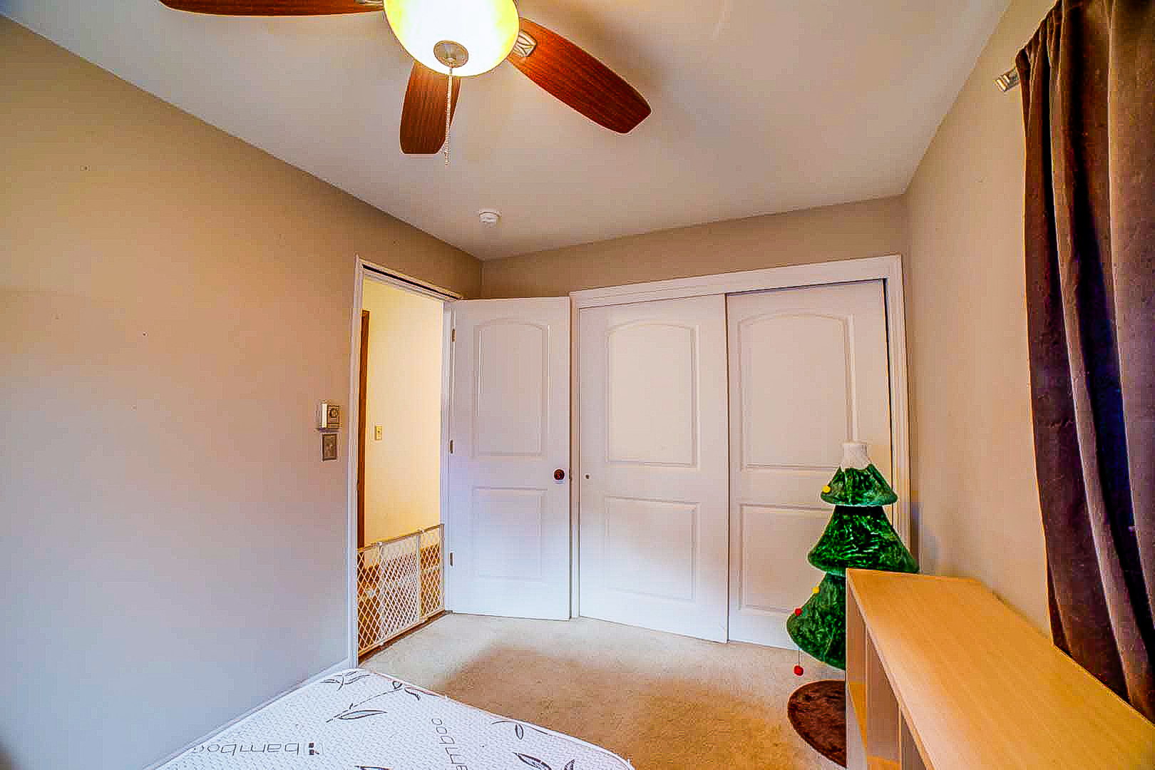 708 Sycamore Street Watseka, IL 60970 - Photo 22 of 25 a bedroom with a bed and a potted plant