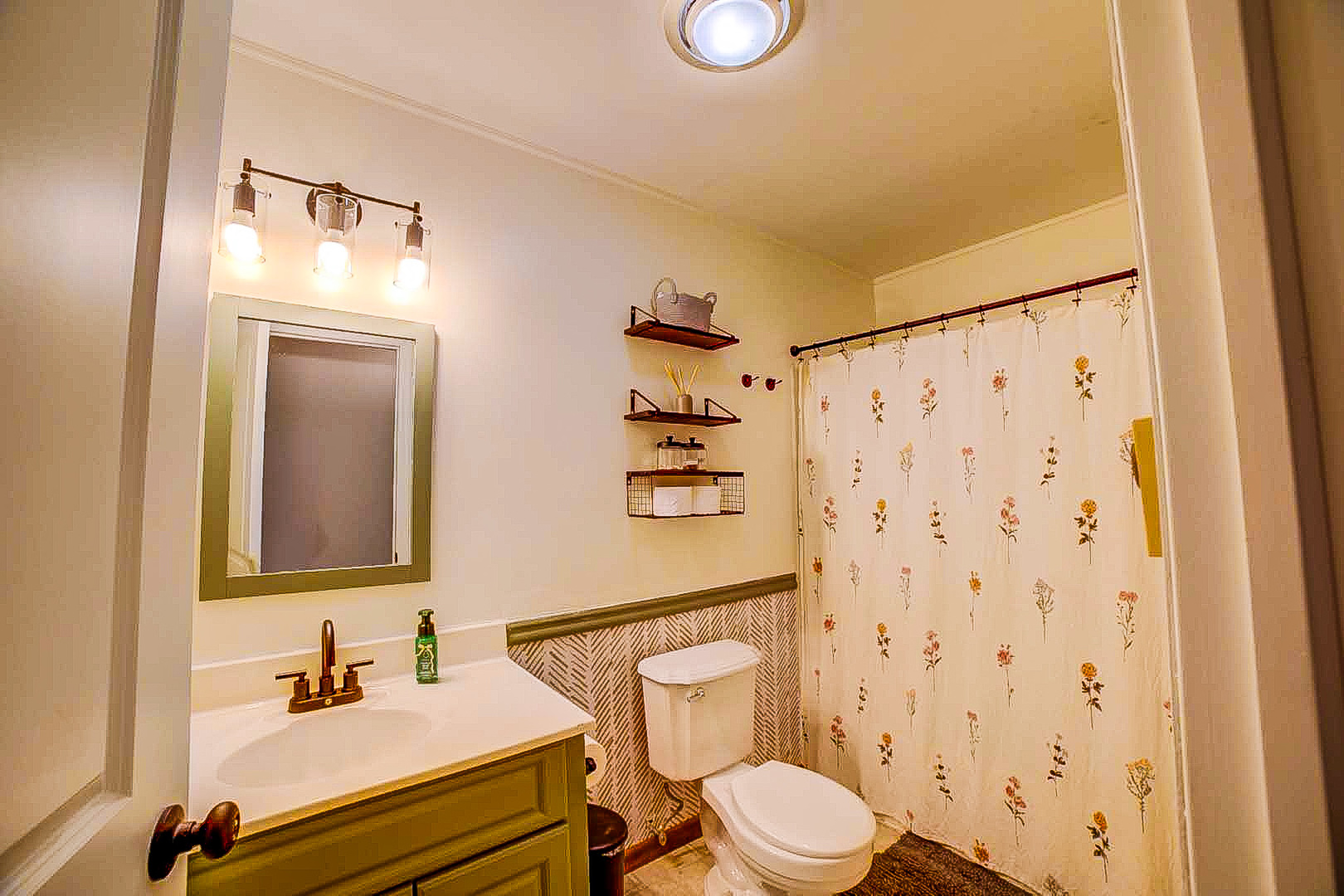 708 Sycamore Street Watseka, IL 60970 - Photo 23 of 25 a bathroom with a sink toilet and shower