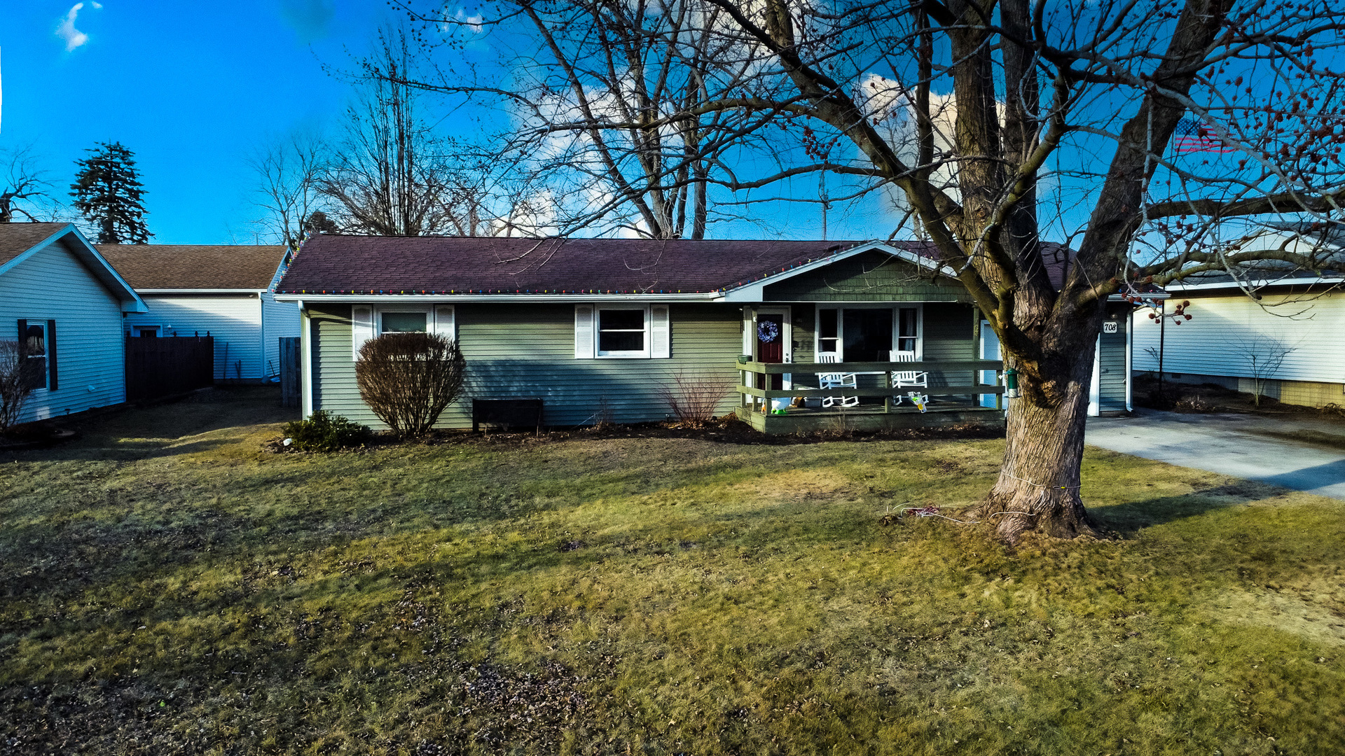 708 Sycamore Street Watseka, IL 60970 - Photo 3 of 25 a front view of a house with garden