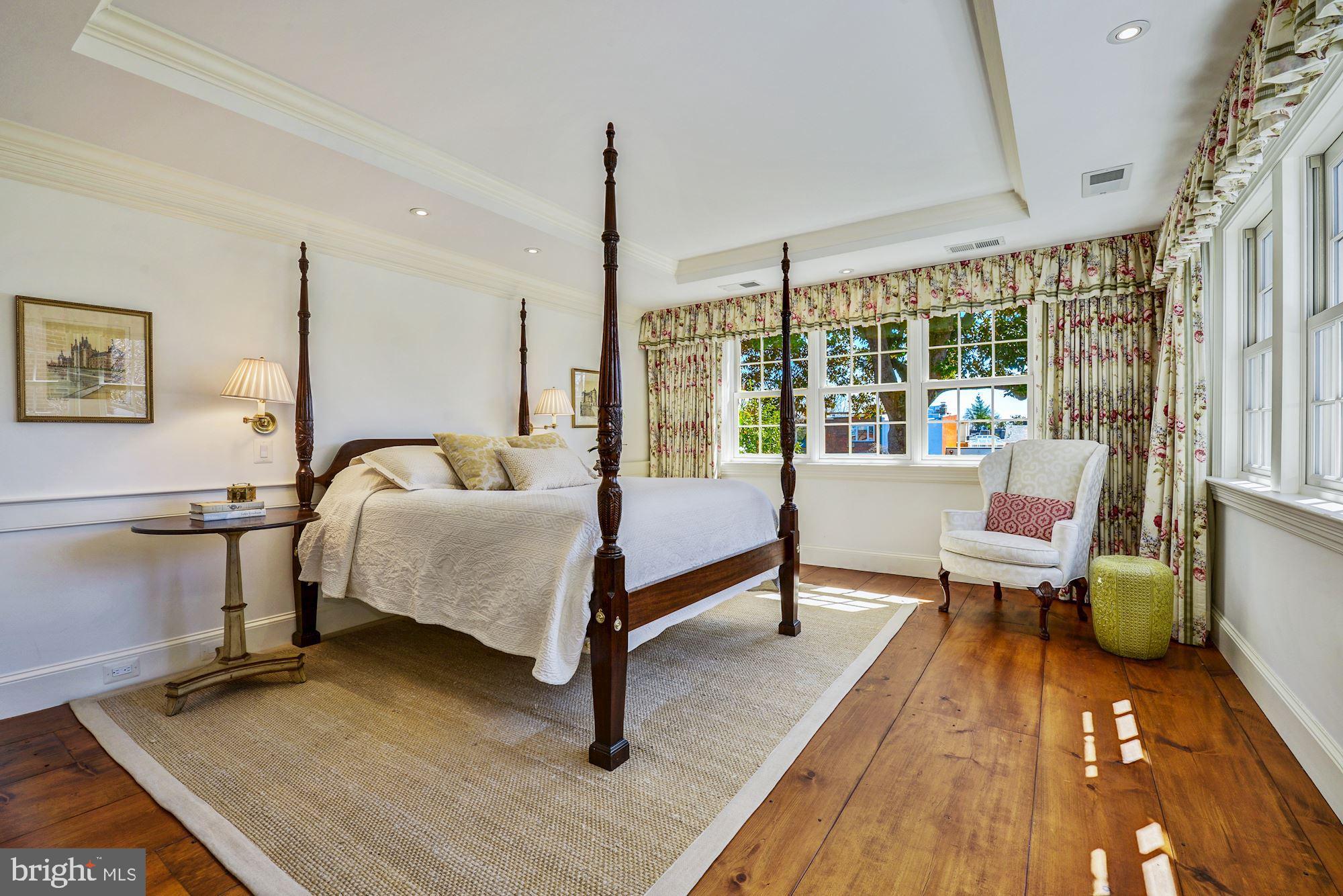 3330 Reservoir Road Northwest Washington, DC 20007 - Photo 13 of 25 MASTER BEDROOM W/ COFFERED CEILING