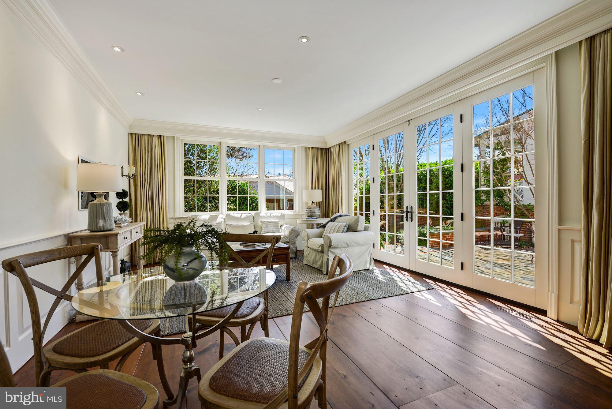 3330 Reservoir Road Northwest Washington, DC 20007 - Photo 9 of 25 OPEN FAMILY ROOM W/ GARDEN VIEWS AND ACCESS