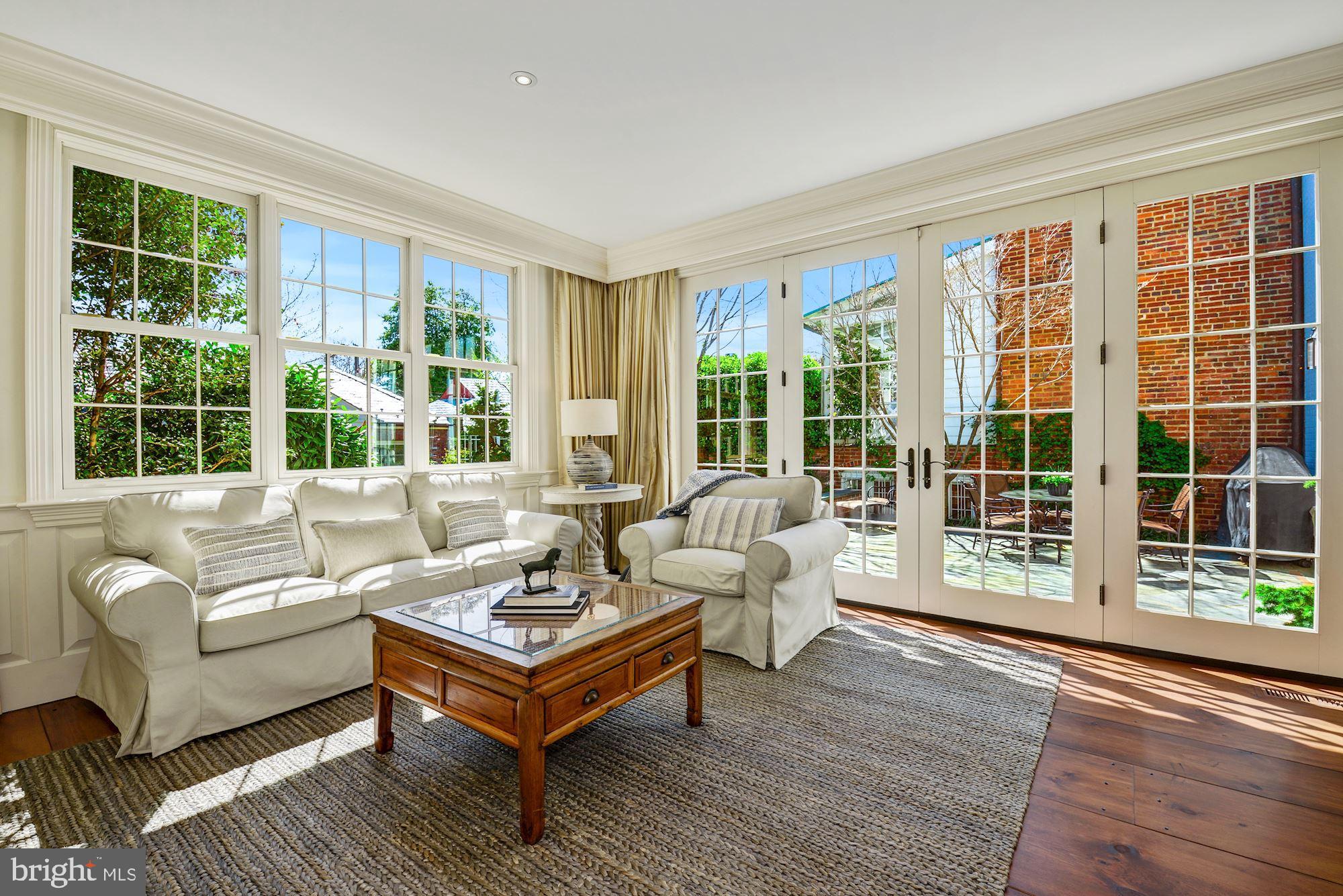 3330 Reservoir Road Northwest Washington, DC 20007 - Photo 10 of 25 OPEN FAMILY ROOM W/ GARDEN VIEWS AND ACCESS