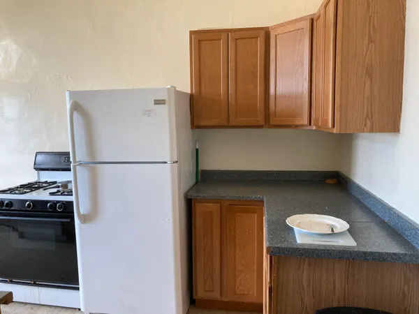 $1,895 | 328 East Knapp Street, Milwaukee, WI 53202