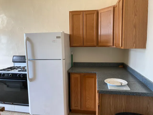 $2,350 | 328 East Knapp Street, Milwaukee, WI 53202