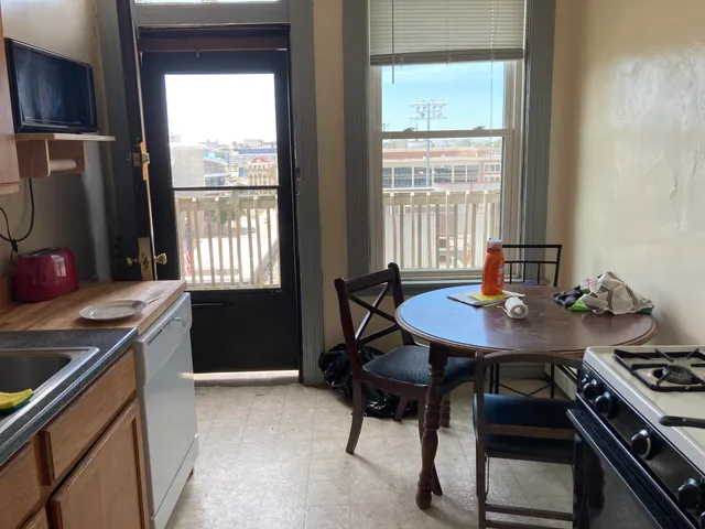 $2,350 | 328 East Knapp Street, Milwaukee, WI 53202