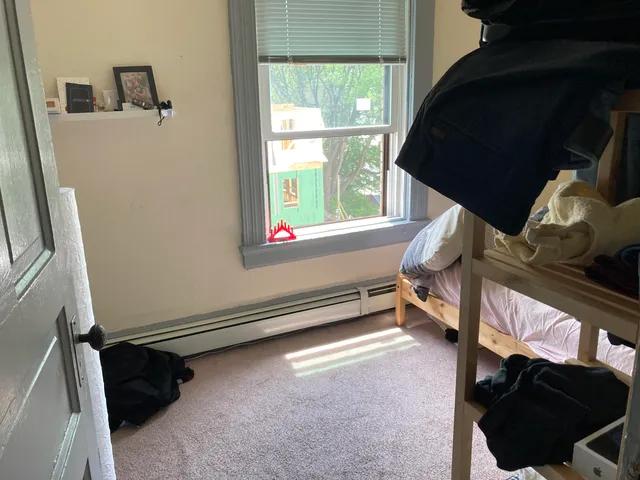 $2,350 | 328 East Knapp Street, Milwaukee, WI 53202