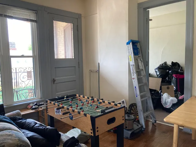 $2,350 | 328 East Knapp Street, Milwaukee, WI 53202