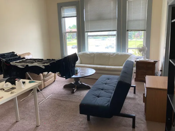 $1,950 | 328 East Knapp Street, Milwaukee, WI 53202