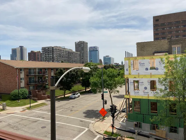 $2,350 | 328 East Knapp Street, Milwaukee, WI 53202