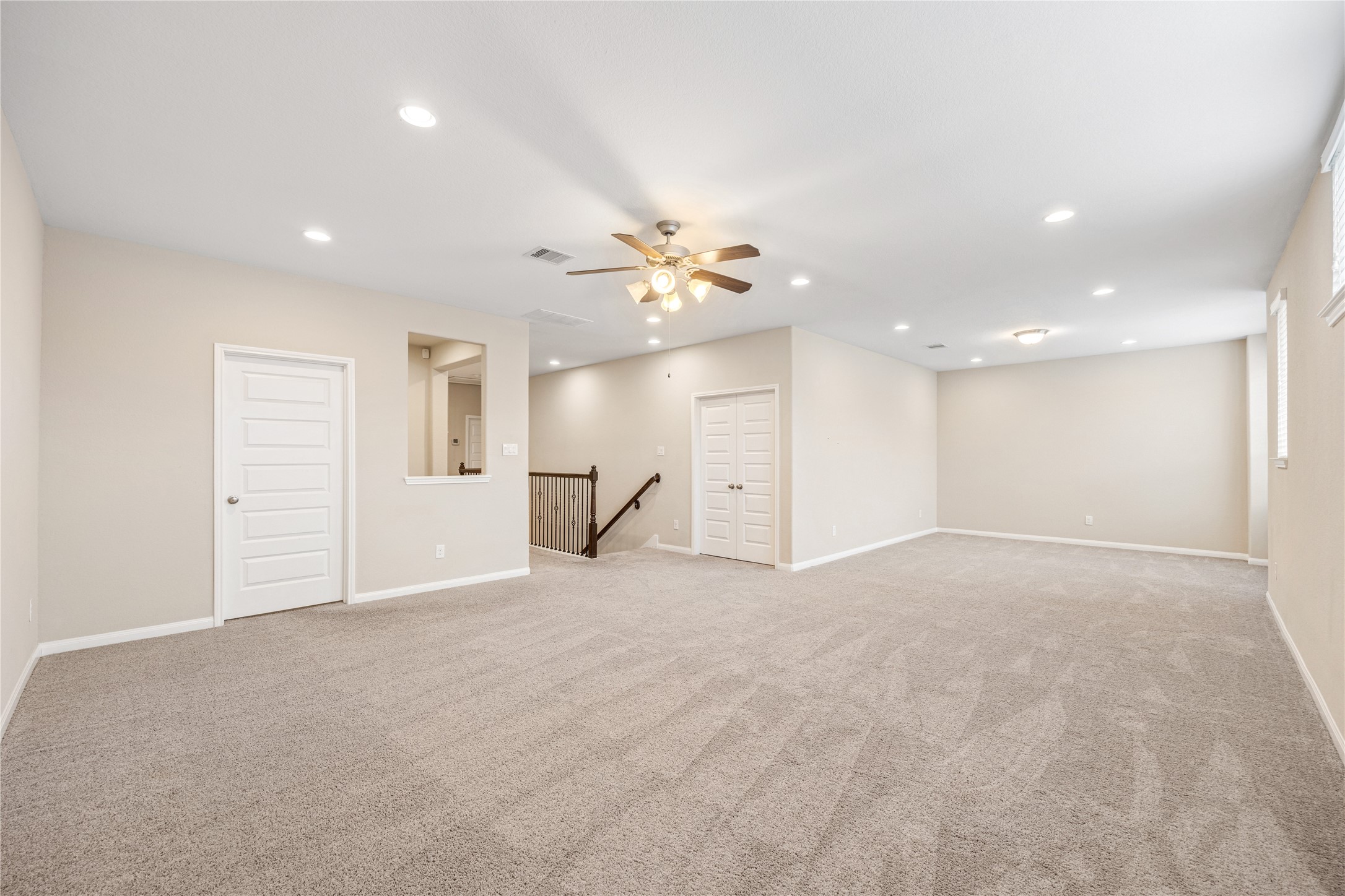 10408 Quiet Courtyard Road Houston, TX 77043 - Photo 16 of 24 Ample upstairs game room offering a spacious secondary living area.