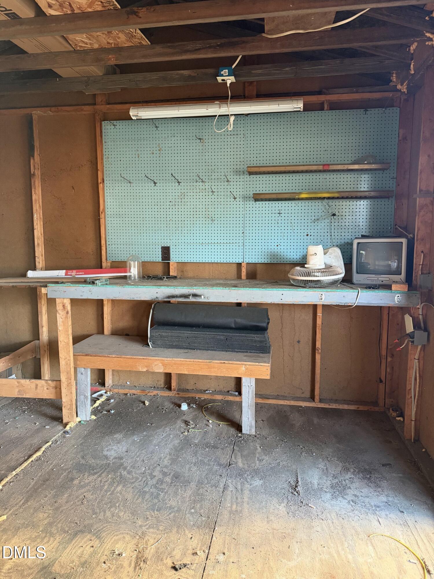173 Lewis Iley Tew Road Dunn, NC 28334 - Photo 15 of 17 Outbuilding interior