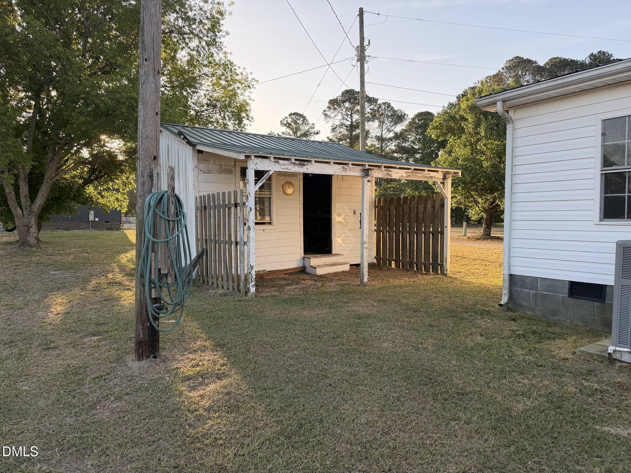 173 Lewis Iley Tew Road Dunn, NC 28334 - Photo 4 of 17 Outbuilding