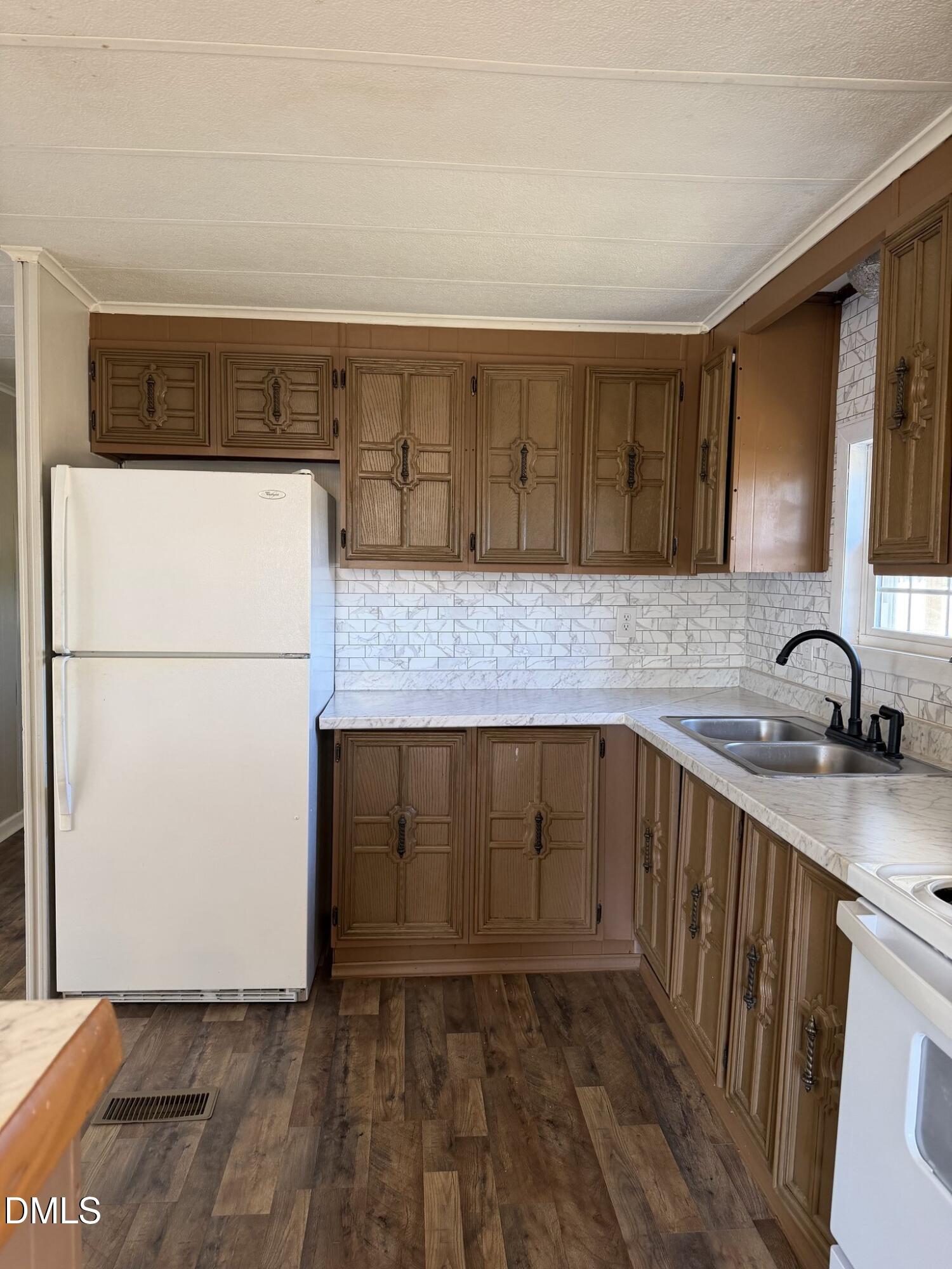 173 Lewis Iley Tew Road Dunn, NC 28334 - Photo 10 of 17 kitchen
