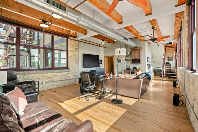 $3,000 | 215 West Maple Street, Unit 312, Milwaukee, WI 53204