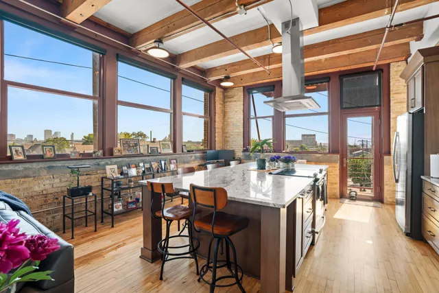 $3,000 | 215 West Maple Street, Unit 312, Milwaukee, WI 53204