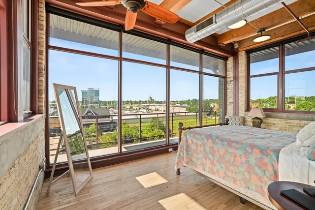 $3,000 | 215 West Maple Street, Unit 312, Milwaukee, WI 53204