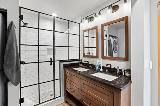 $3,000 | 215 West Maple Street, Unit 312, Milwaukee, WI 53204