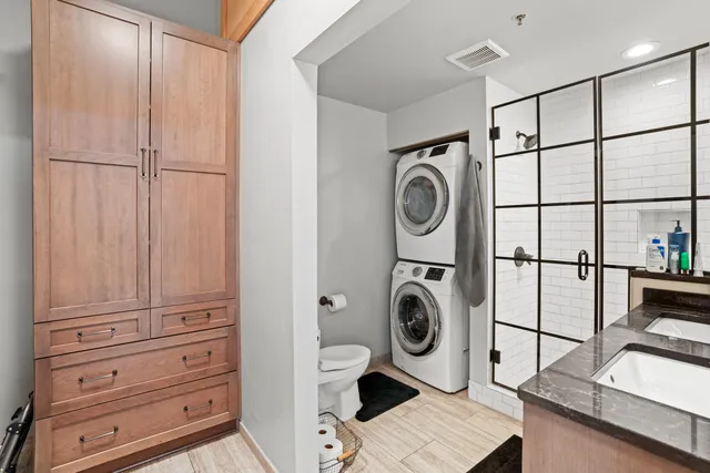 $3,000 | 215 West Maple Street, Unit 312, Milwaukee, WI 53204