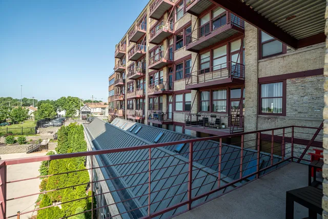 $3,000 | 215 West Maple Street, Unit 312, Milwaukee, WI 53204