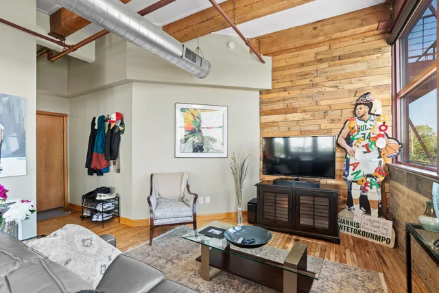 $3,000 | 215 West Maple Street, Unit 312, Milwaukee, WI 53204