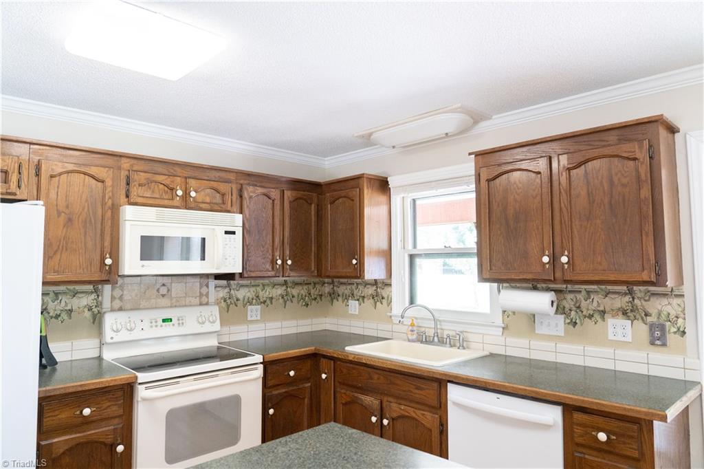 5904 Drake Road Greensboro, NC 27406 - Photo 5 of 17 Kitchen