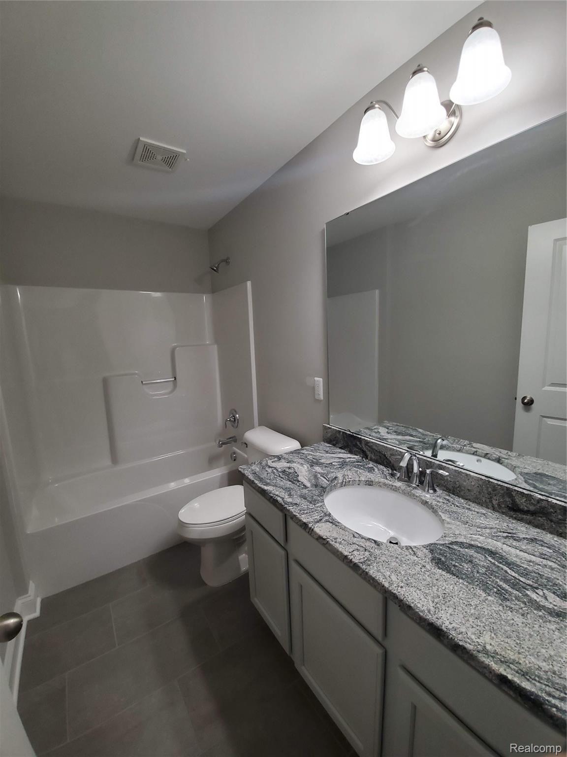 1927 Genoa Circle, Unit 90 Howell, MI 48843 - Photo 7 of 10 20190618_125153.jpg