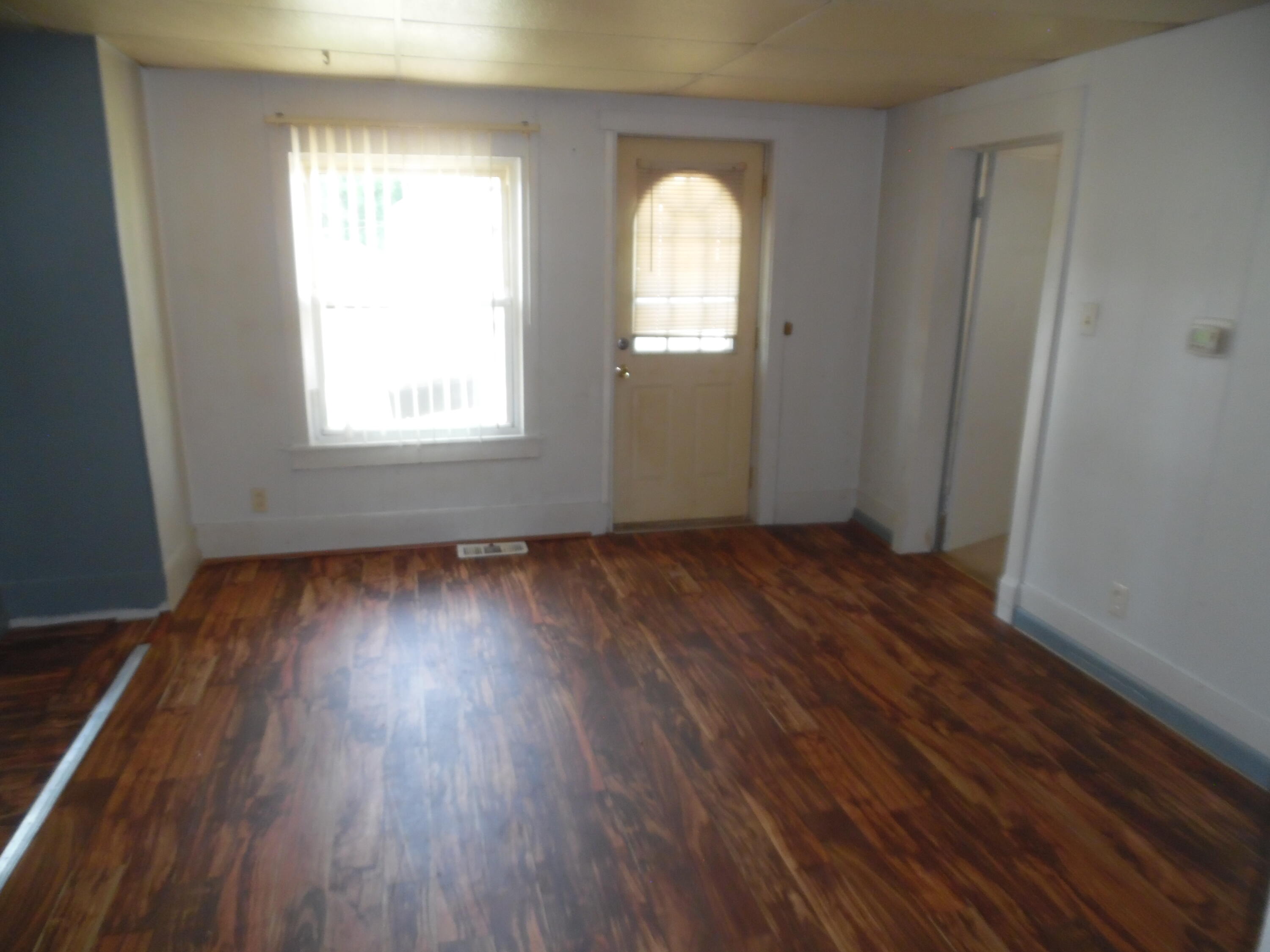 441 Adams Street Jackson, MI 49202 - Photo 5 of 20 SAM_0604