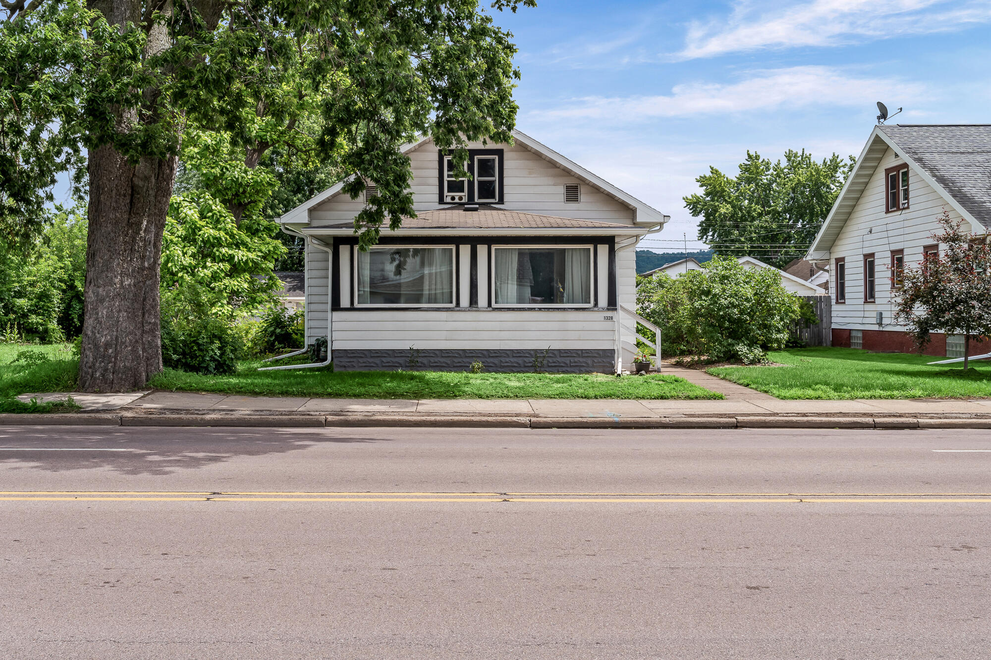 1328 George Street La Crosse, WI 54603 - Photo 2 of 31 1328 George