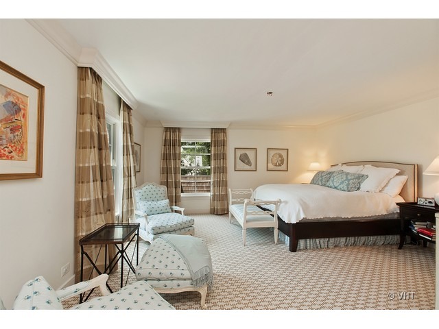 76 Locust Road Winnetka, IL 60093 - Photo 12 of 25 a bedroom with furniture and a wooden floor