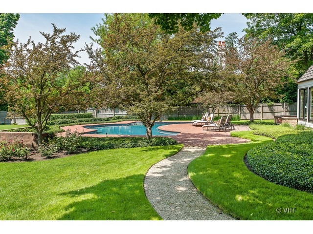 76 Locust Road Winnetka, IL 60093 - Photo 21 of 25 a view of a park with large trees