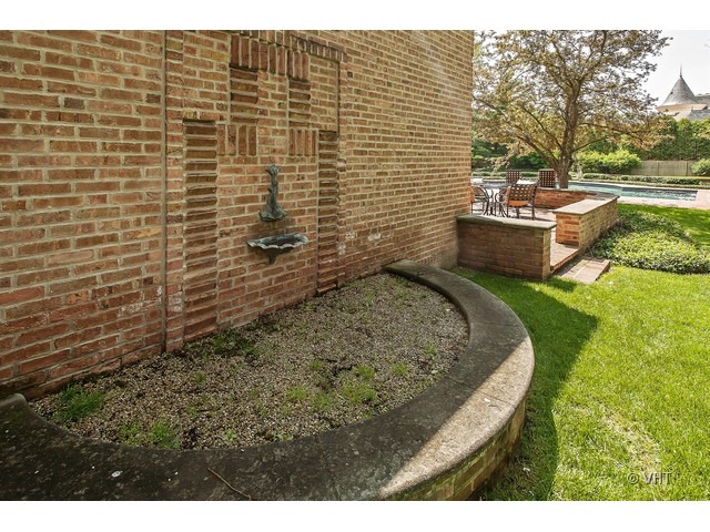 76 Locust Road Winnetka, IL 60093 - Photo 24 of 25 a view of outdoor space and yard