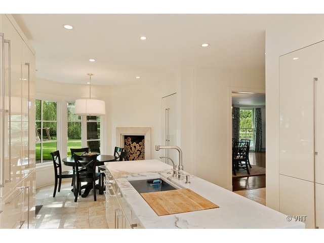 76 Locust Road Winnetka, IL 60093 - Photo 4 of 25 a living room with furniture