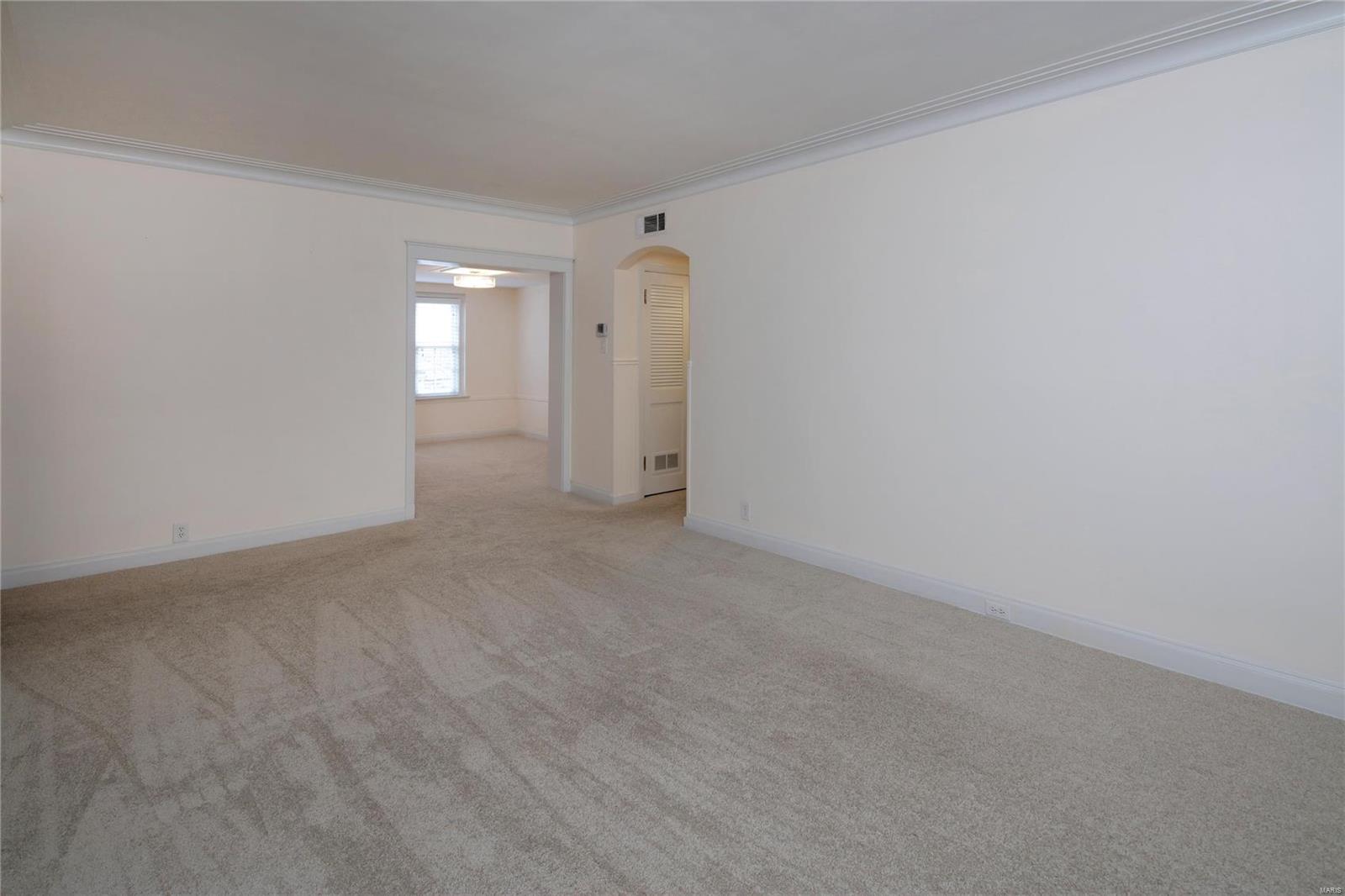 925 South Hanley Road, Unit A St. Louis, MO 63105 - Photo 3 of 11 Gallery Image 3