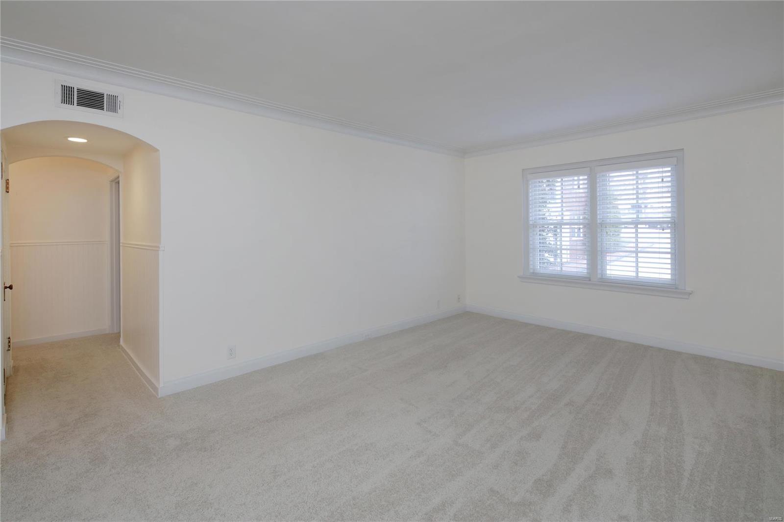 925 South Hanley Road, Unit A St. Louis, MO 63105 - Photo 4 of 11 Gallery Image 4