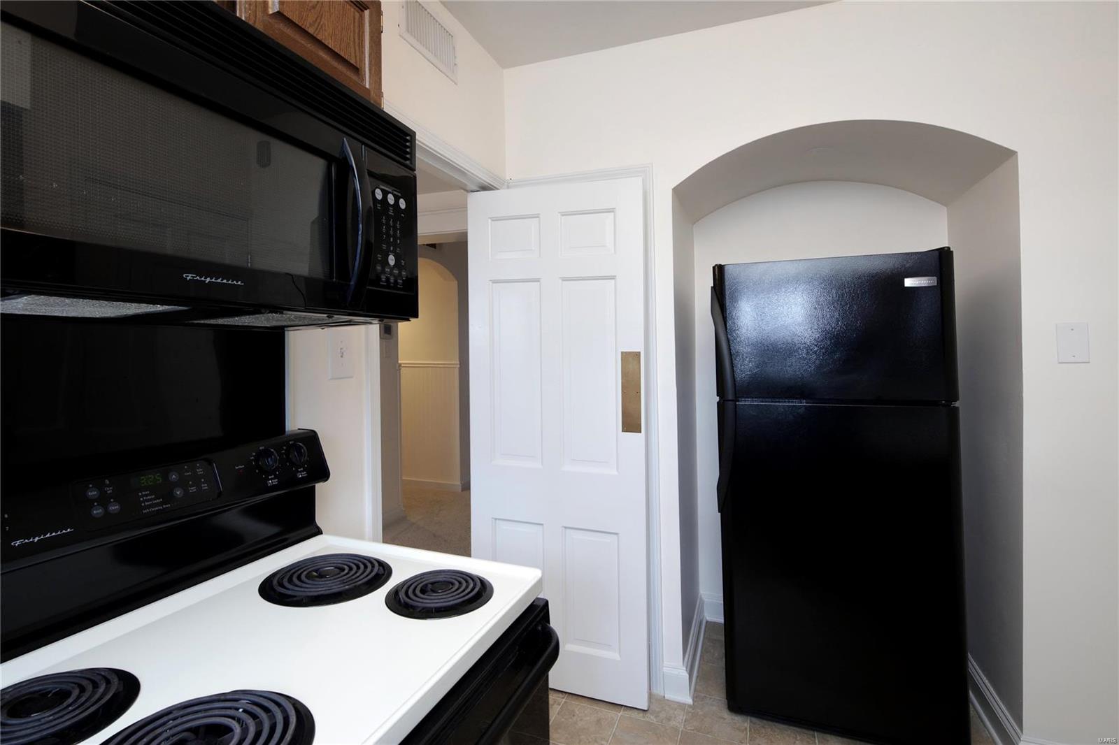 925 South Hanley Road, Unit A St. Louis, MO 63105 - Photo 6 of 11 Gallery Image 6