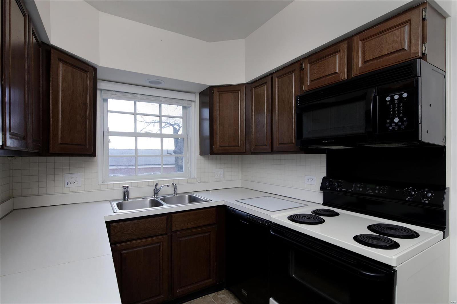 925 South Hanley Road, Unit A St. Louis, MO 63105 - Photo 7 of 11 Gallery Image 7