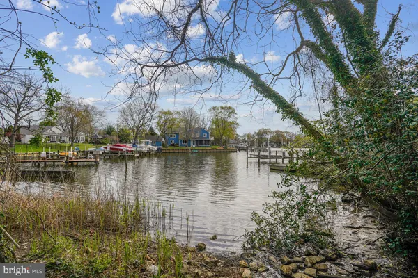 a view of an empty room with a yard