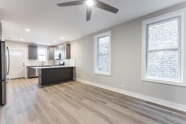 $5,900 | 1725 North Honore Street, Unit 2R, Chicago, IL 60622