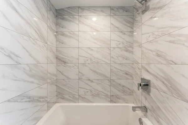 $5,900 | 1725 North Honore Street, Unit 2R, Chicago, IL 60622