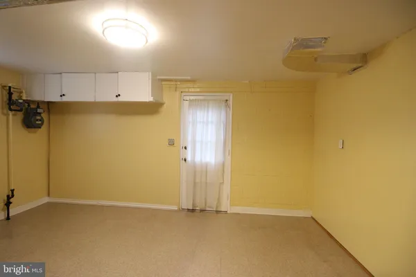 $3,500 | 7712 Royston Street, Annandale, VA 22003