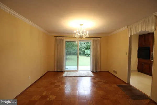 $3,500 | 7712 Royston Street, Annandale, VA 22003