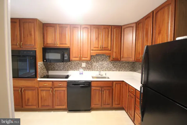 $3,500 | 7712 Royston Street, Annandale, VA 22003