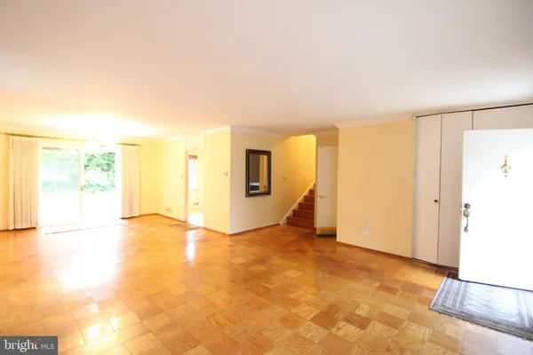 $3,500 | 7712 Royston Street, Annandale, VA 22003