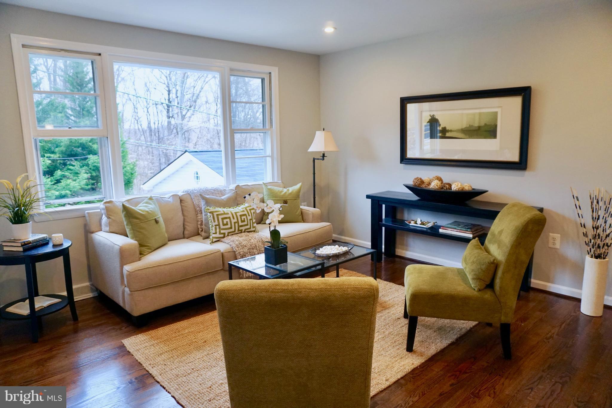 11603 Gallahan Road Clinton, MD 20735 - Photo 9 of 27 Living Room